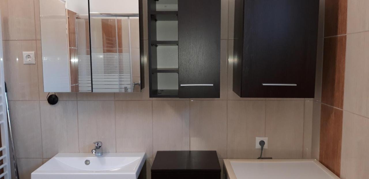Ildi Apartman Gyenesdias Luaran gambar